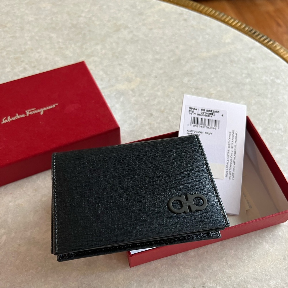 Salvatore Ferragamo Gancini Wallet NWT authentic